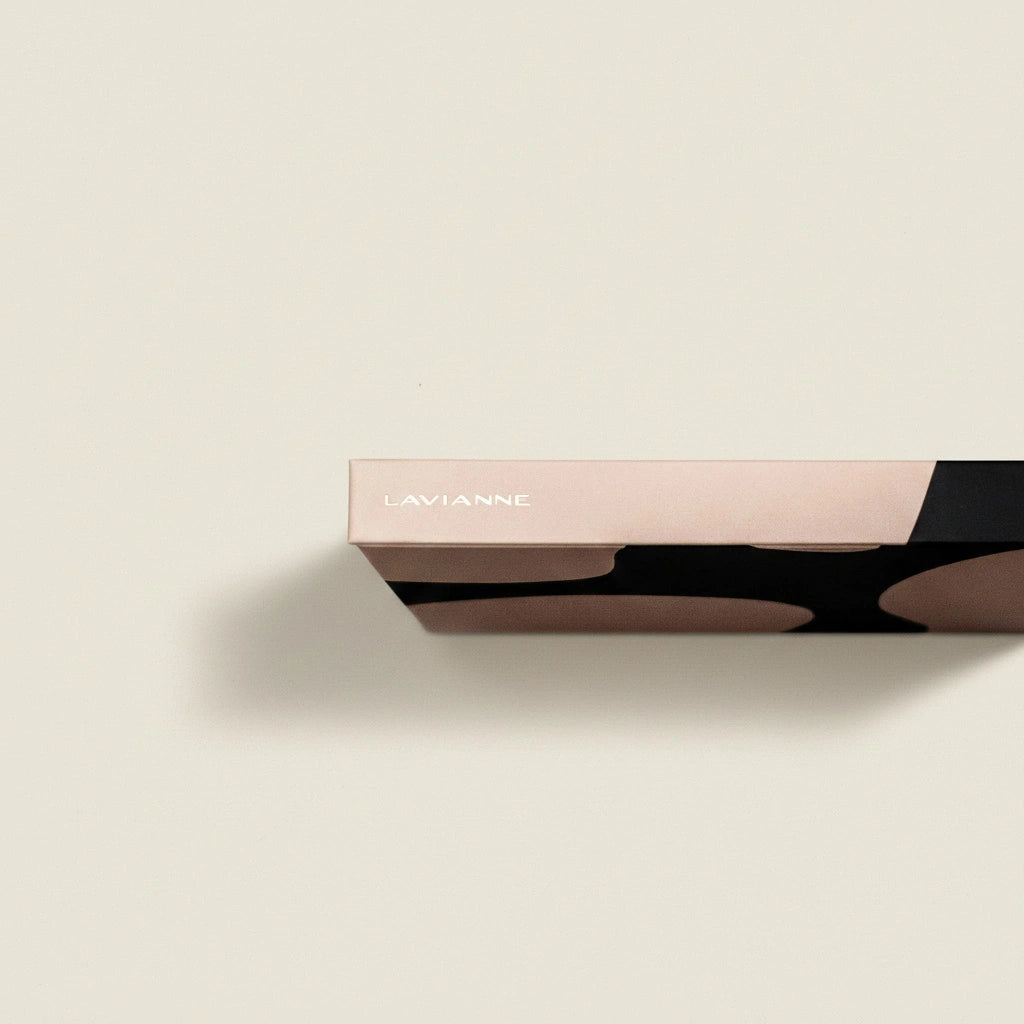 Rückenansicht des Organic Flow Sketchbooks, flachliegende Bindung für uneingeschränktes Malen über die Buchmitte.